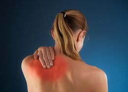 pijn onder het linkerschouderblad aan de achterkant